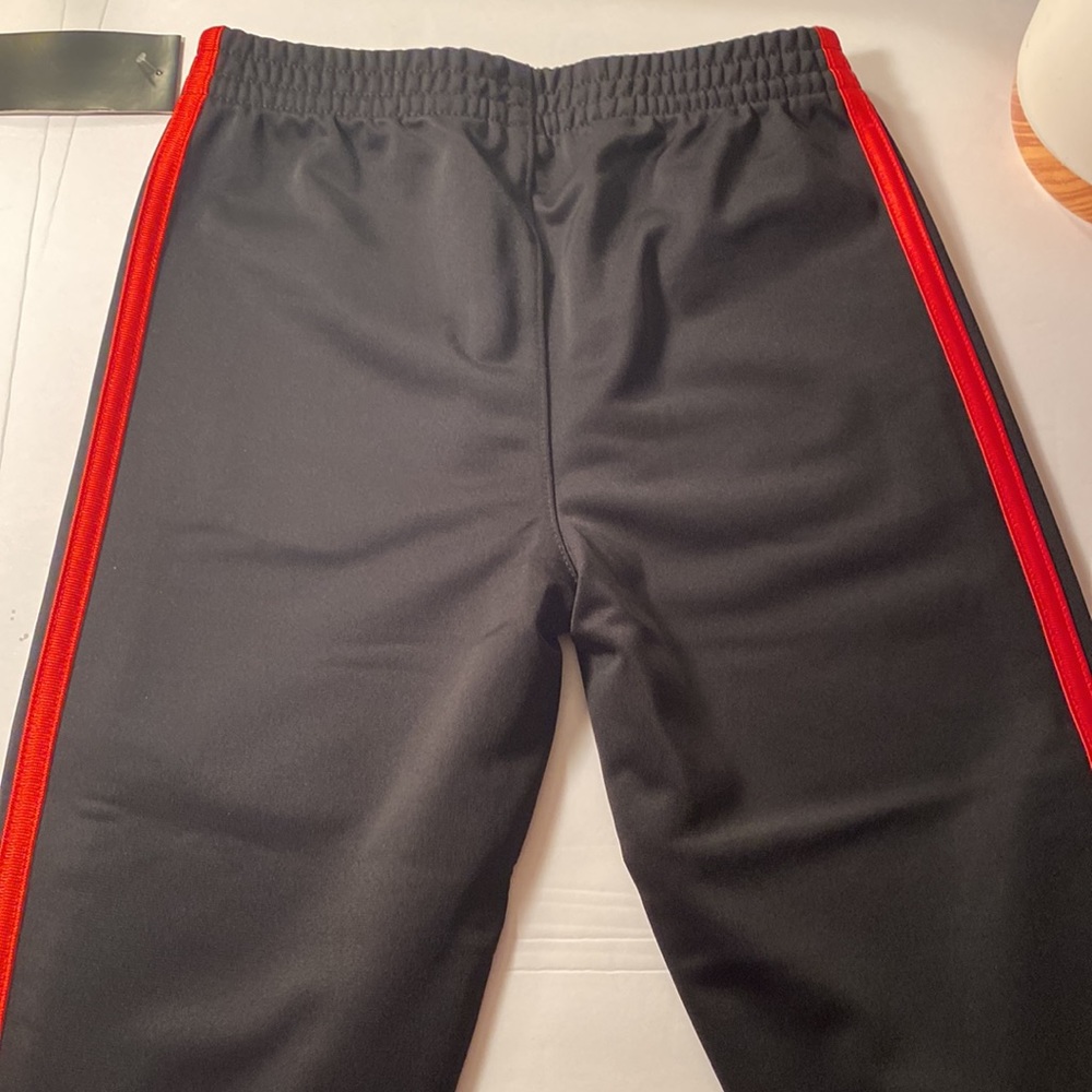 🏀Adidas Black/red jogger